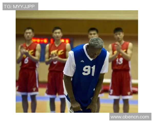 姚明与杜芬携手共创篮球传奇故事展现体育精神与友谊的力量