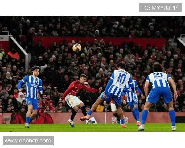 国王杯激战：拜仁狂胜曼联五球争议判罚引发全场热议